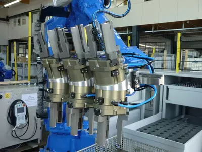 Greifer Roboter Räummaschine.jpg